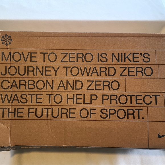 New Woman's 7 Nike Air MAX 90 shoes. - Picture 2 of 9